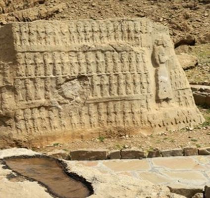 Надписи Кул Фарах и его 6 наскальных рельефов